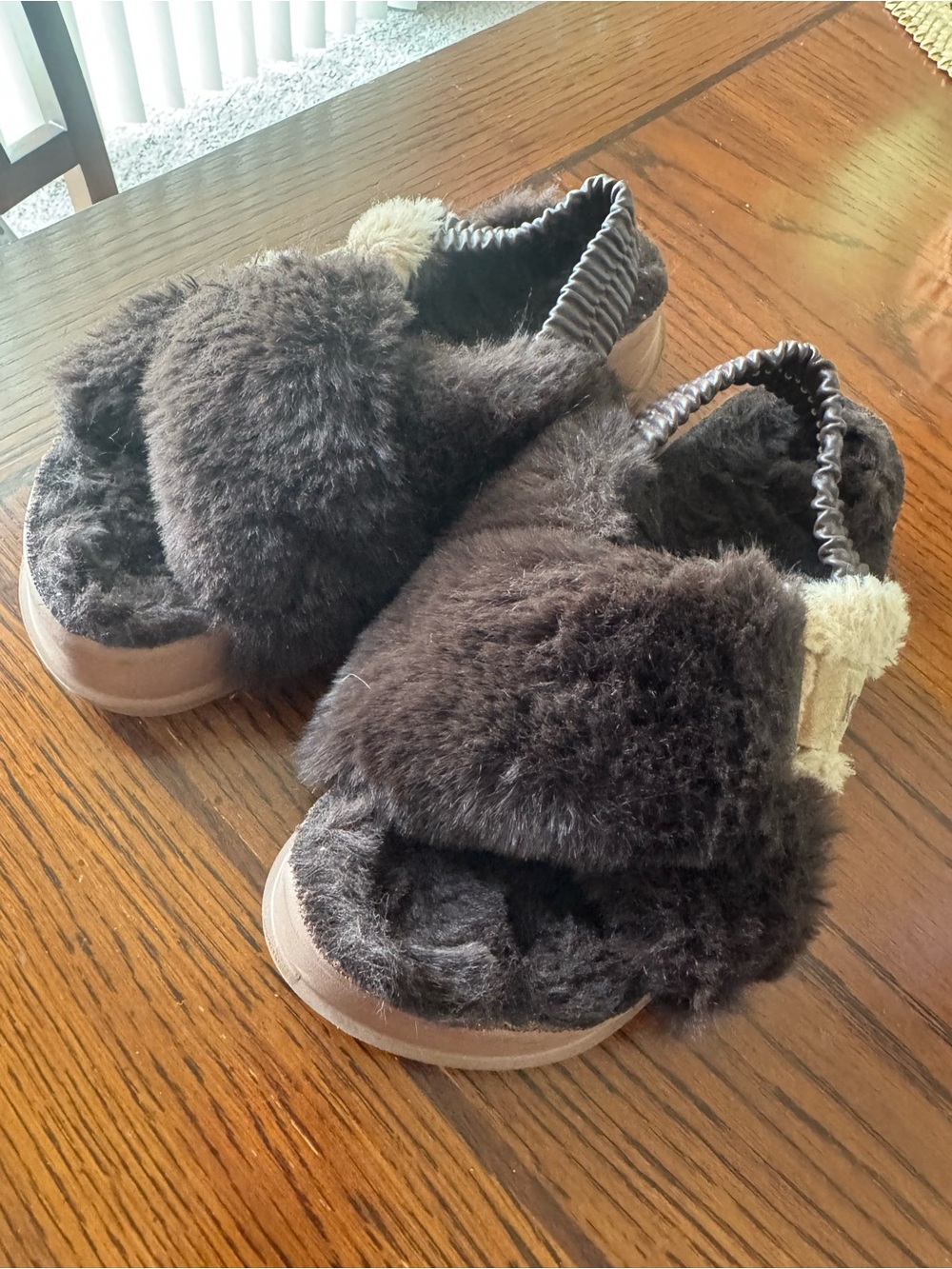 Kuailu Fuzzy Criss Cross Slippers Back Strap Fluffy Furry Slippers Brown Size 6